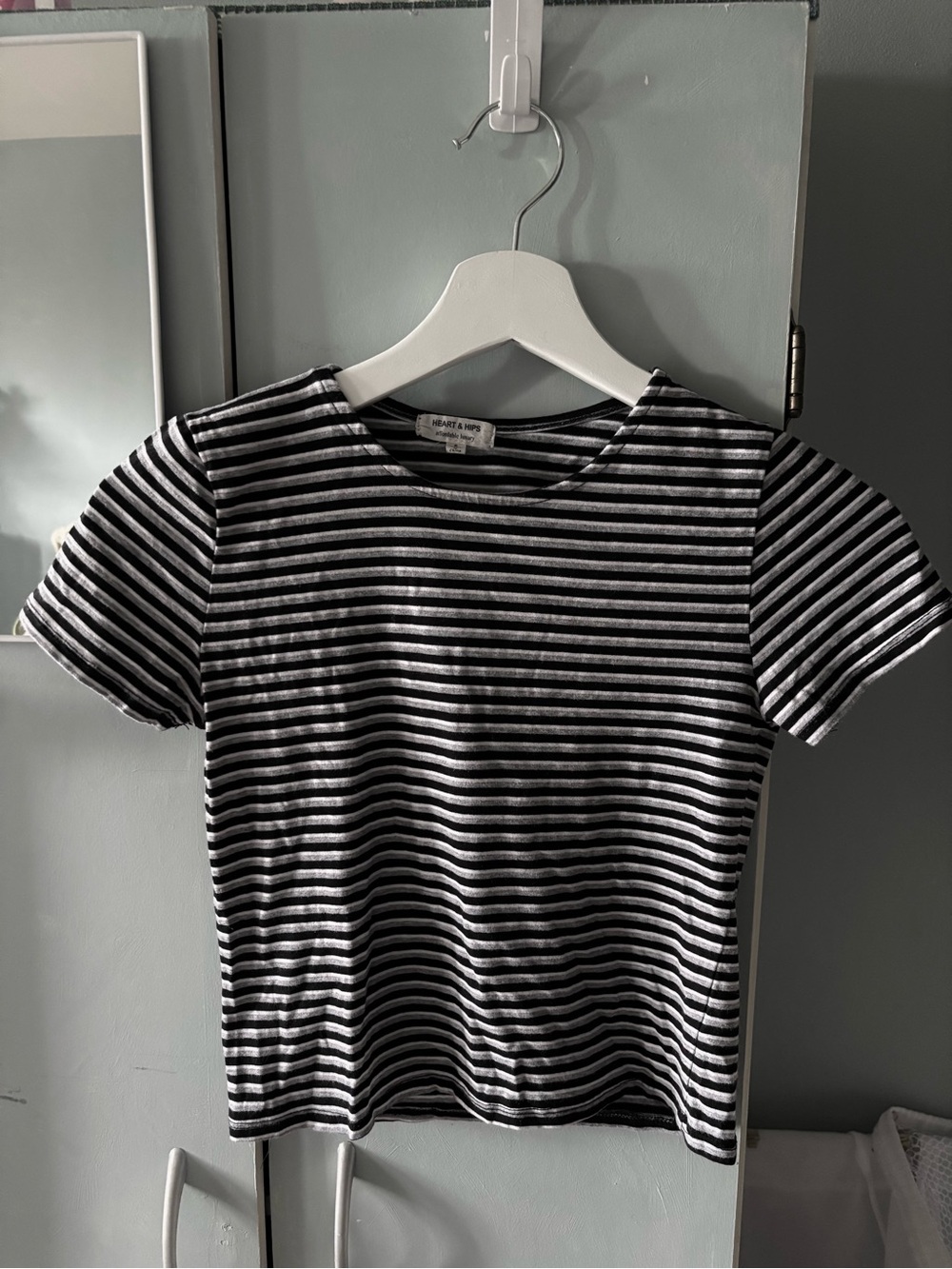 Heart & Hips Women’s Cropped T-Shirt Size S